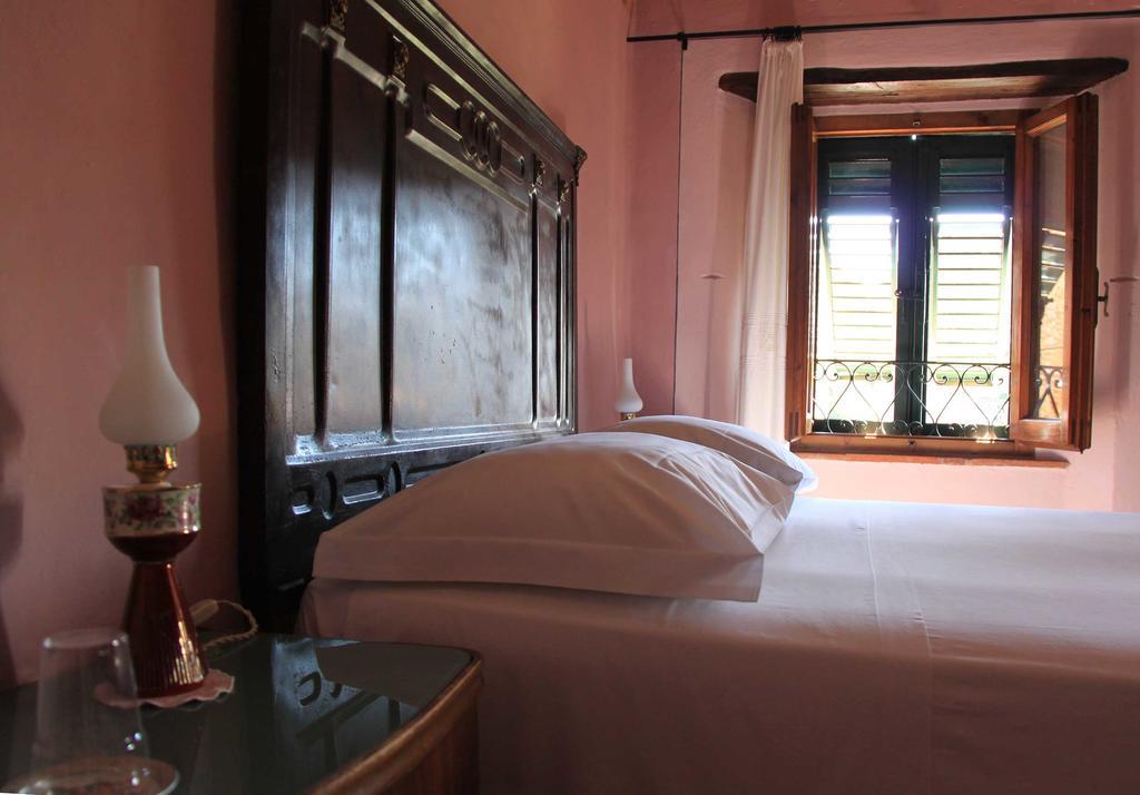 Bed and Breakfast Antica Casa "Le Rondini" Борго-а-Буджано Экстерьер фото