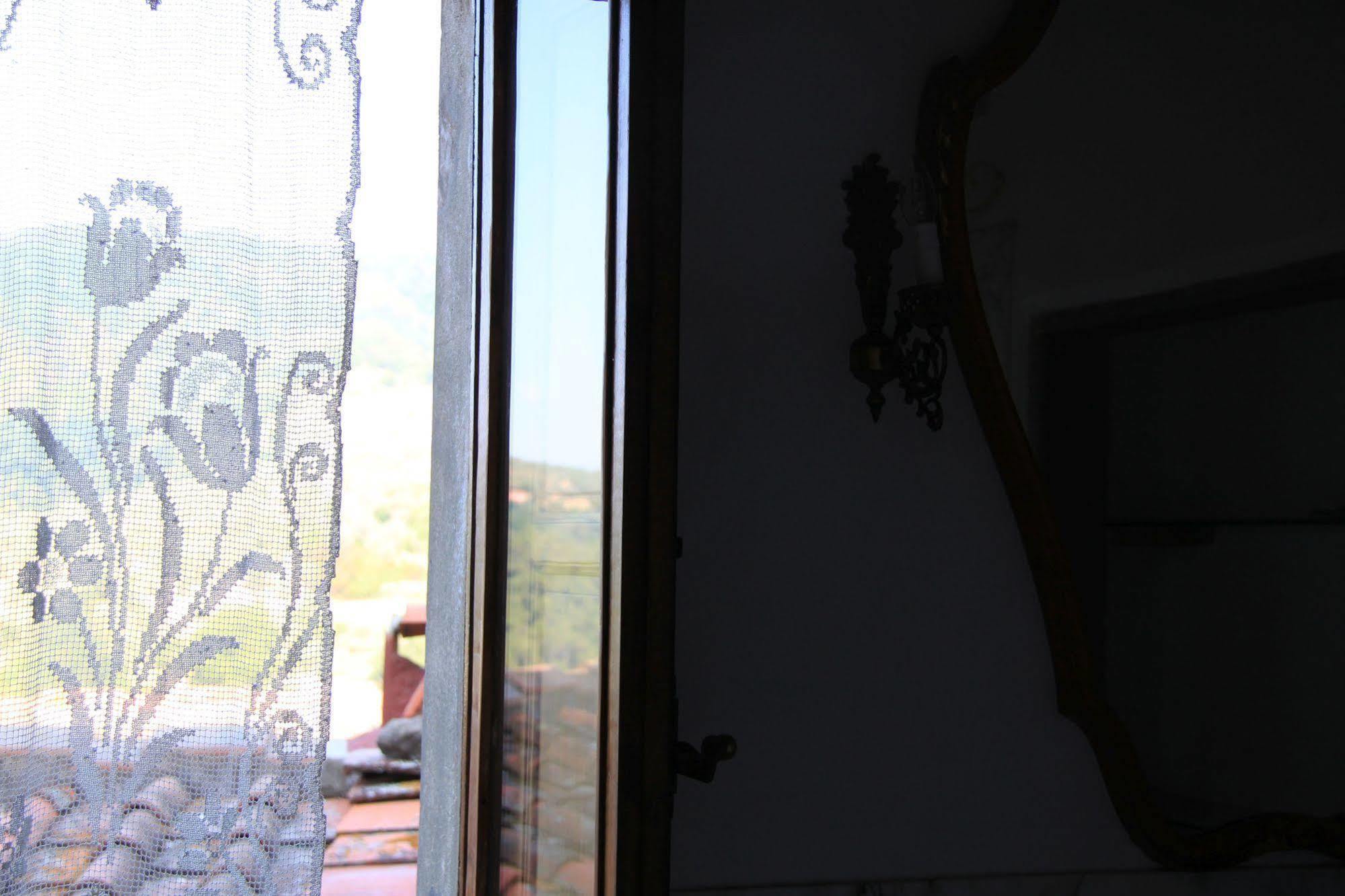 Bed and Breakfast Antica Casa "Le Rondini" Борго-а-Буджано Экстерьер фото