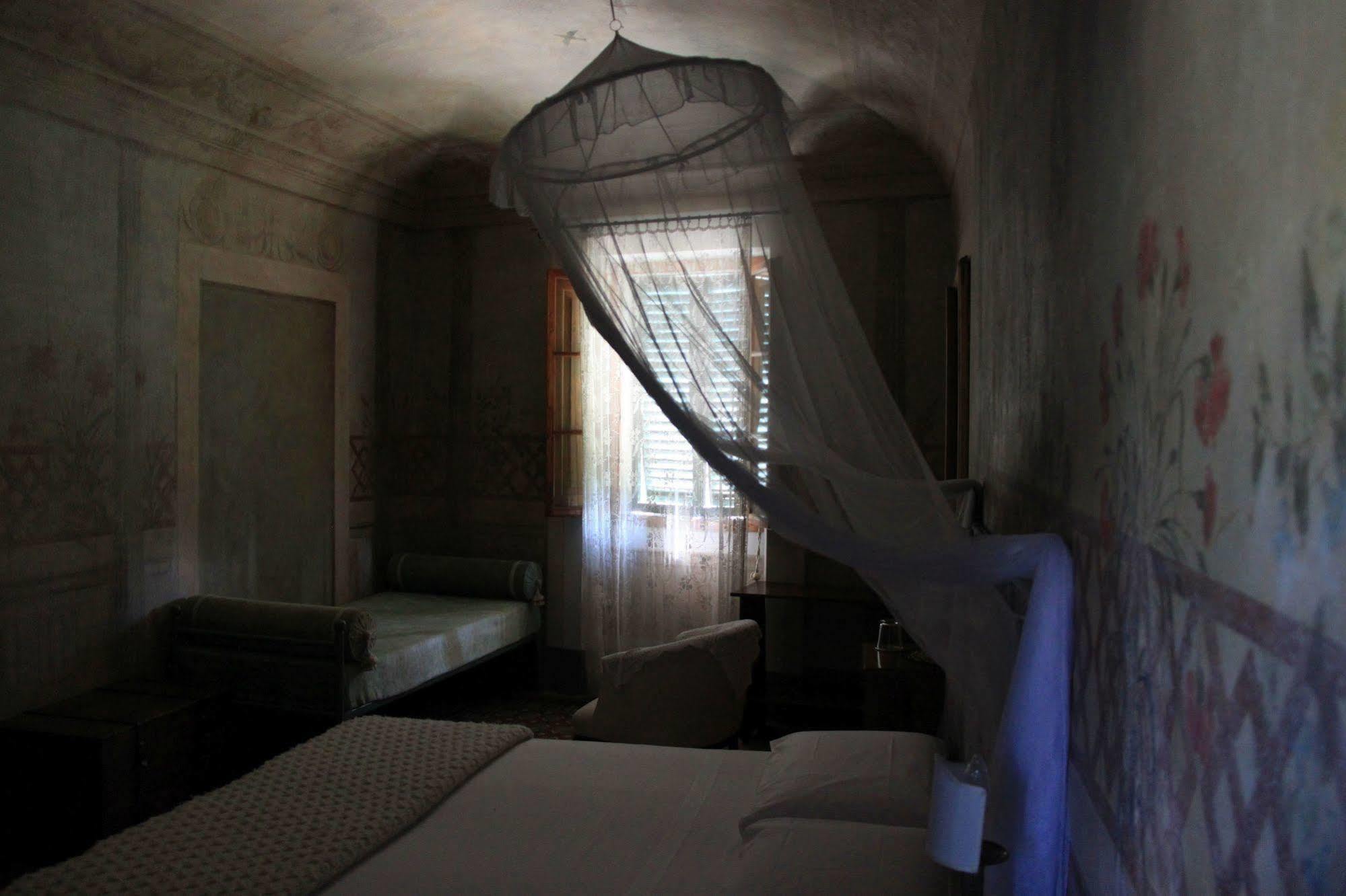 Bed and Breakfast Antica Casa "Le Rondini" Борго-а-Буджано Экстерьер фото